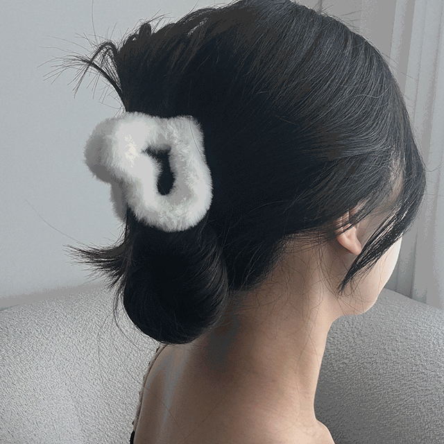 [1+1] 하트 퍼 밍크 털 겨울 반묶음 삔 헤어 집게핀